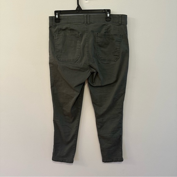 Democracy Ab Technology Olive Green Skinny Crop Cargo Pants Size 10 - Picture 2 of 4